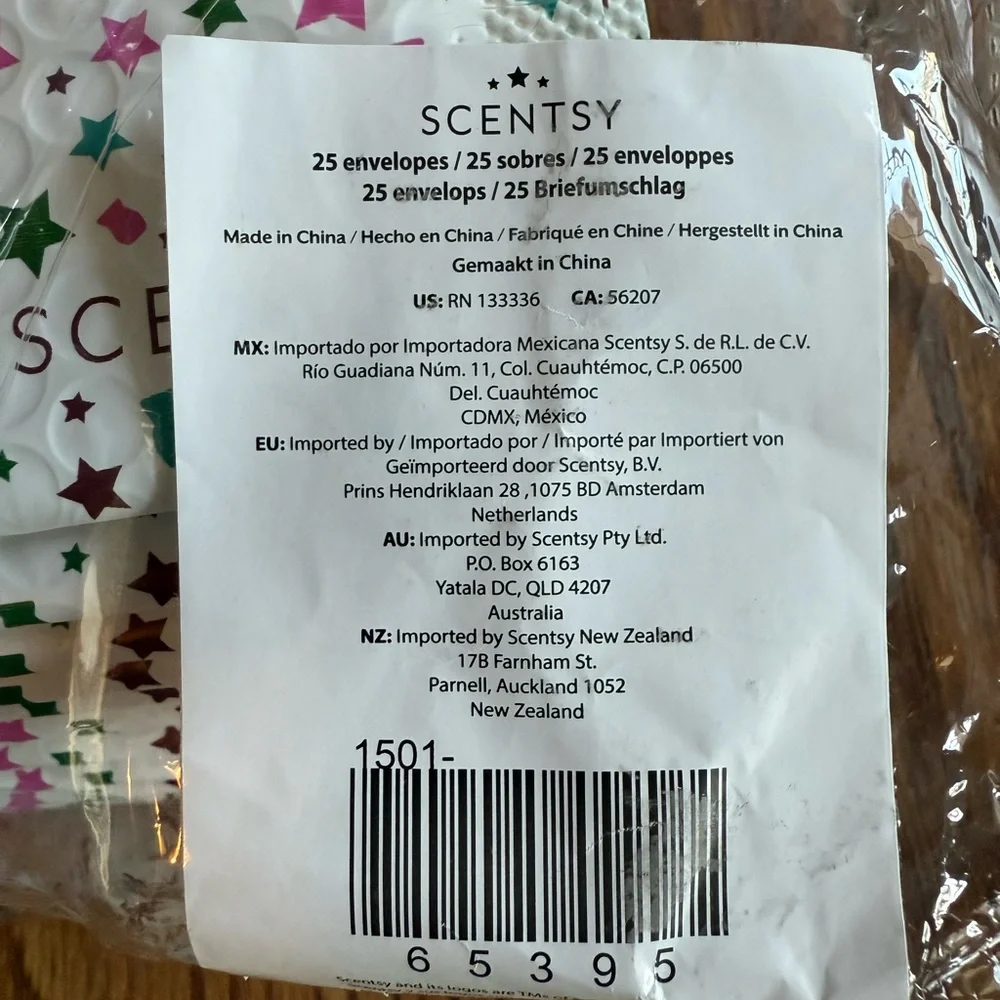 Scentsy Pink and Green Star Bubble Mailers